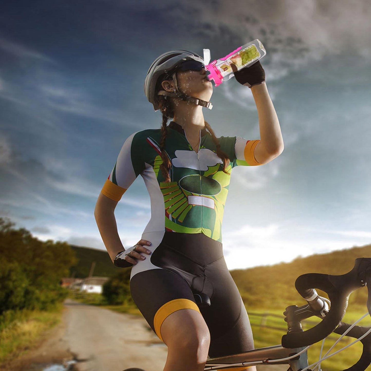 Ultra Portable Fruit Infusing Water Bottle (1000ML / 32OZ)